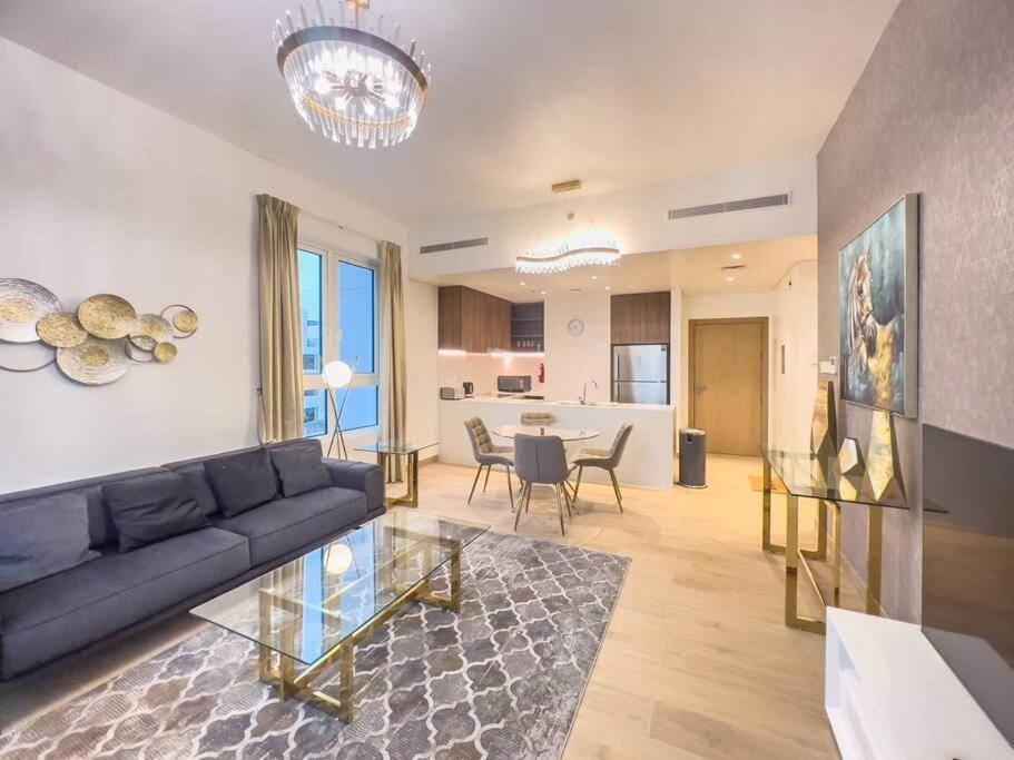 Lovely 2-Bedroom Vacation Home Near Beach ดูไบ ภายนอก รูปภาพ